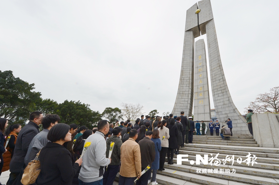 【焦点图】【福州】【移动版】【Chinanews带图】福州开展清明祭英烈活动