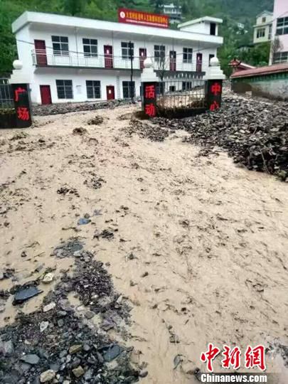 湖北恩施遭暴雨袭击 2人死亡13.44万人受灾