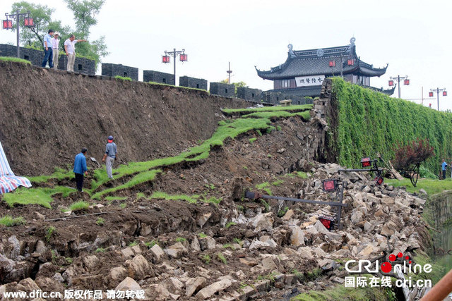 连续暴雨致苏州盘门城墙坍塌近80米