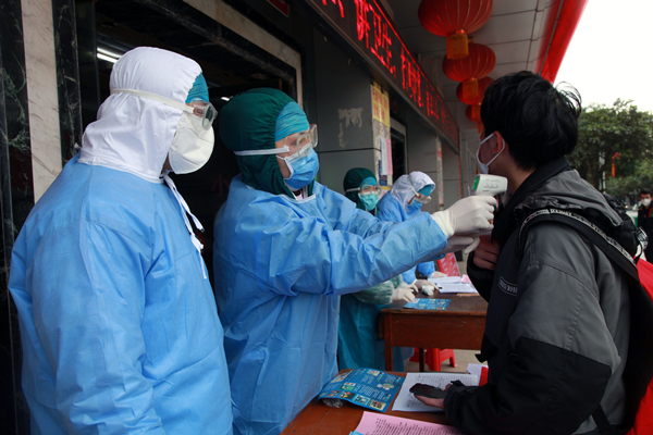 广西环江：汽车总站恢复运营首日 多措并举保障乘客安全