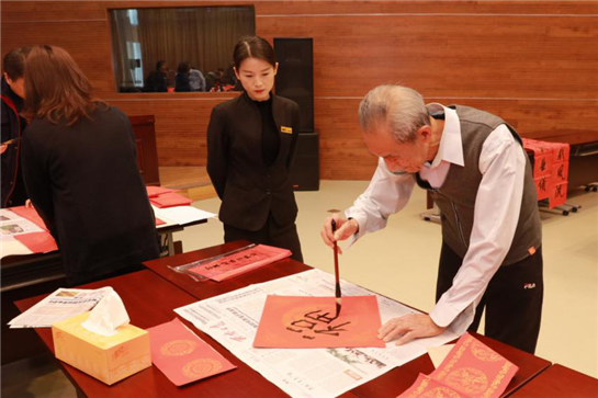 西安青年书法家协会走进西安航空基地 书写航空城别样年味