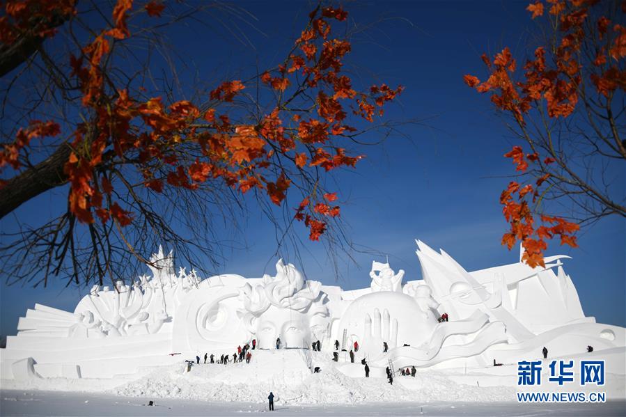 雪博会百米主塑露“芳容”