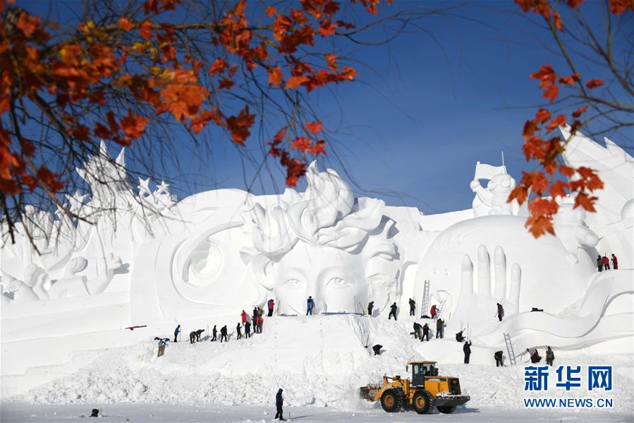 雪博会百米主塑露“芳容”