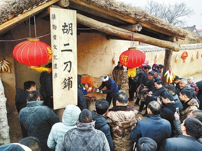 【春节专题-春节习俗】贫困村的“年货节”