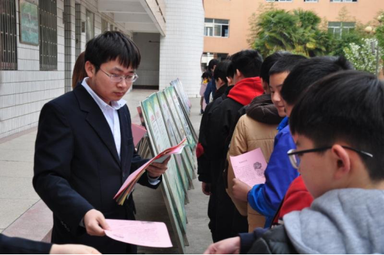 （供稿 平安江苏列表 三吴大地泰州 移动版）泰州兴化戴南镇禁毒宣传进校园活动创特色