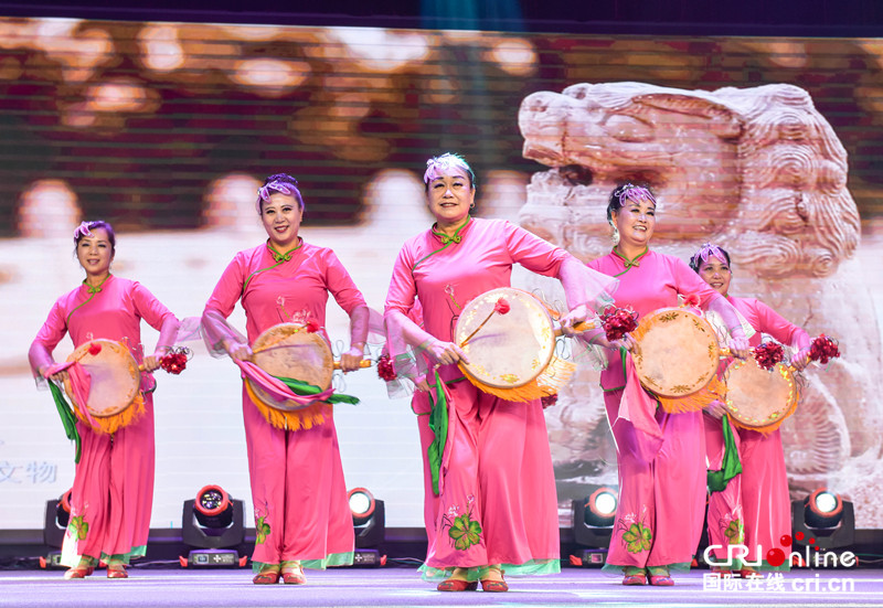 首届石家庄“幸福邻里节”暨退休人员迎新年文艺演出举行