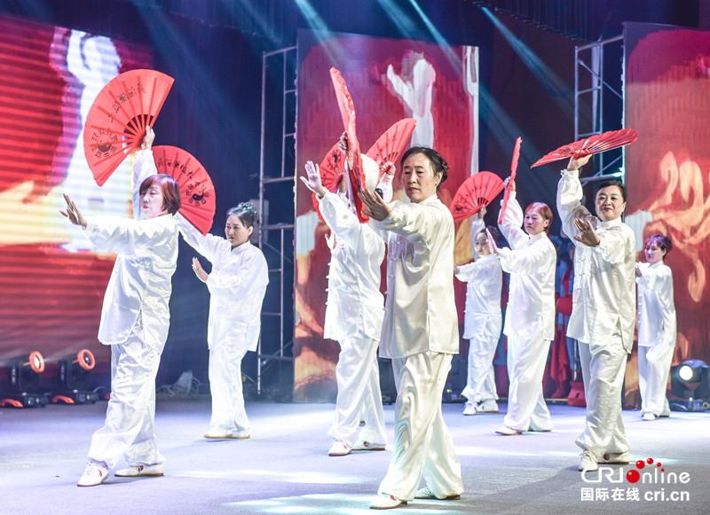 首届石家庄“幸福邻里节”暨退休人员迎新年文艺演出举行