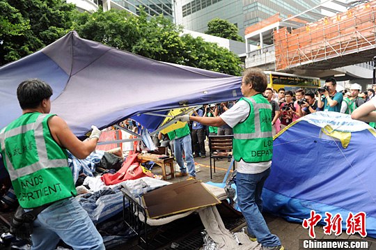 香港特区政府清理立法会外非法“占中”后遗留物品