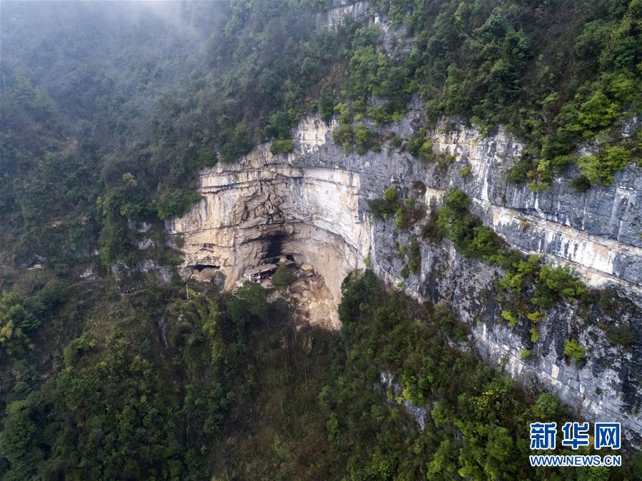 湖北恩施：崖居人家喜迁新居