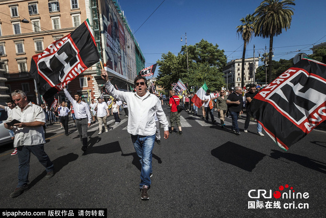 意大利极右翼政党举行抗议 反对ISIS在欧洲扩散