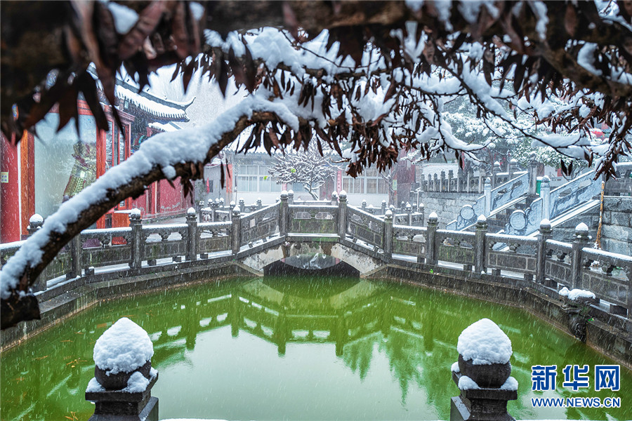 平顶山市鲁山县：古寺雪韵