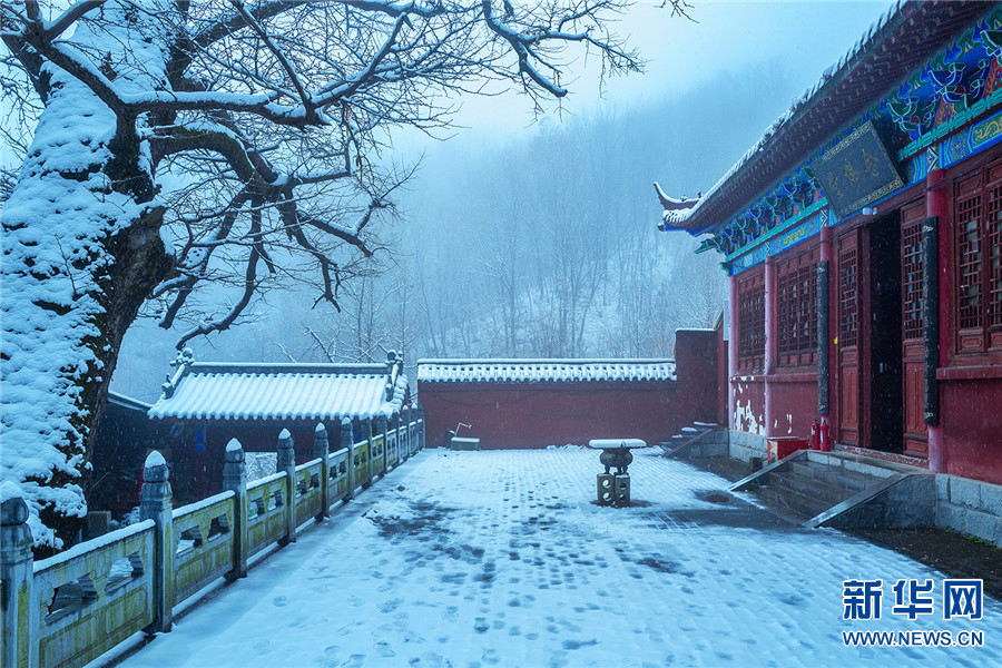 平顶山市鲁山县：古寺雪韵