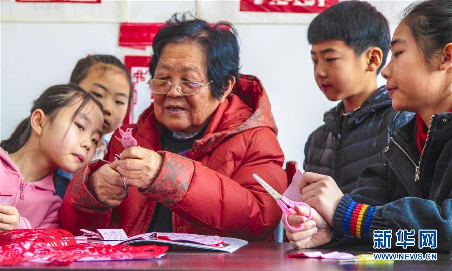 河北永清：剪纸迎新年