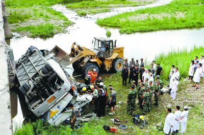 吉林大巴坠桥 已致11人死亡17人受伤