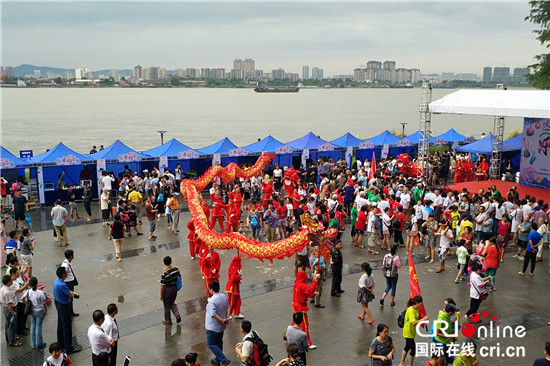 （已过审 原创 焦点图）南京网友节暨音乐狂欢盛宴引爆夏末激情