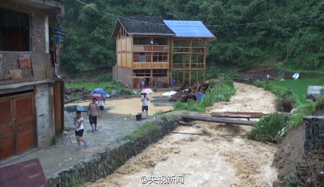 贵州"千户侗寨"遇十年最强降雨 洪水急如猛兽