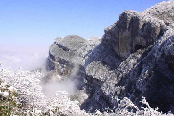 重庆南川金佛山冰雪季热闹启幕 邀游客来滑雪泡温泉