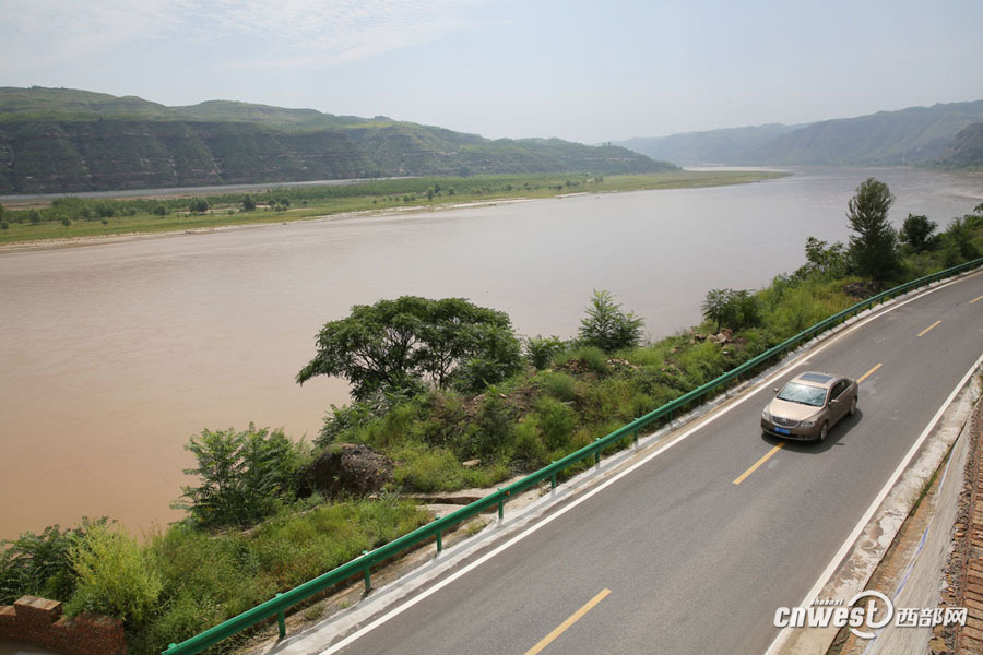 【焦点图 显示图在稿件最下方】陕西1号公路今日通车 看看最北段沿黄公路长啥样