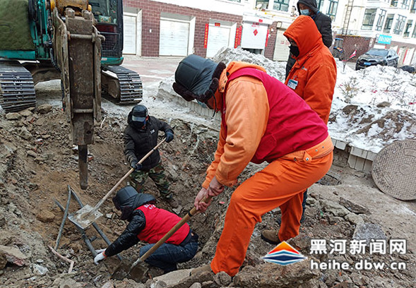 黑河市孙吴县电业人“逆行”送光明