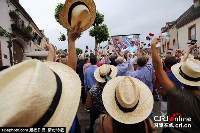 法国香槟入选世界文化遗产名录 民众庆祝