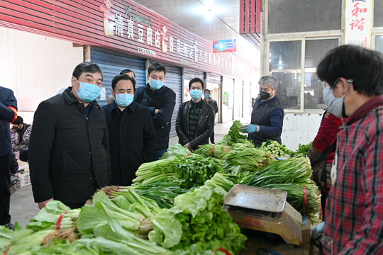 【河南供稿】平顶山市卫东区委书记王迎波调研复工企业疫情防控工作