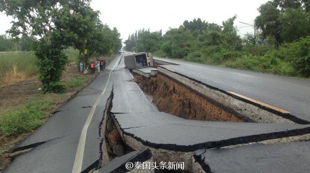 泰国干旱缺水导致的道路塌陷 路面开裂百米