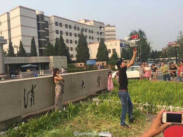 男生用无人机向清华女生表白 校保安“劫机”