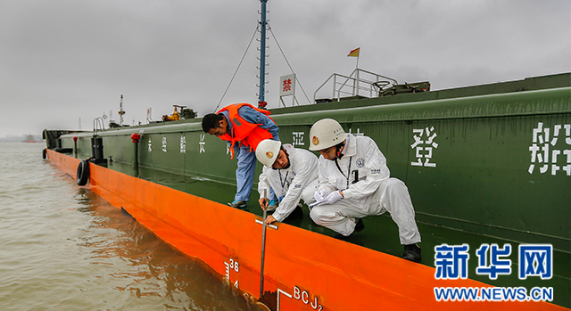 长江海事优先安排130余艘次民生物资船舶过闸