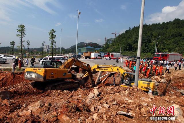 重庆黔江在建道路工地塌方 致1名工人遇难