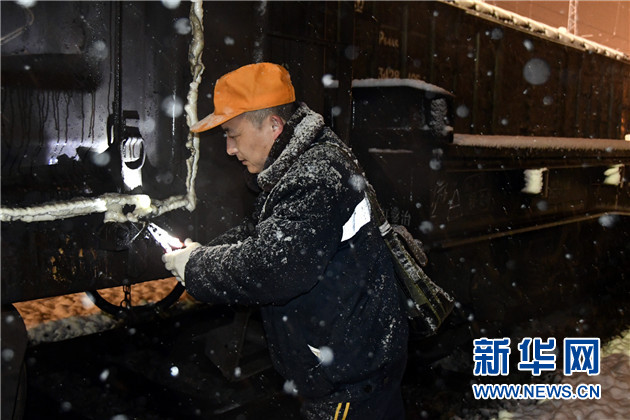 铁路货检员：暴风雪中的坚守