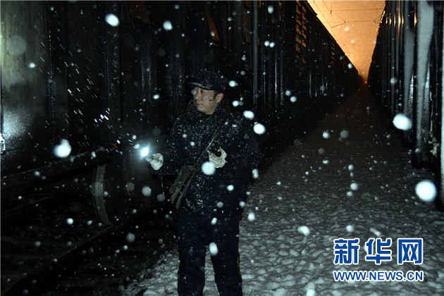 铁路货检员：暴风雪中的坚守