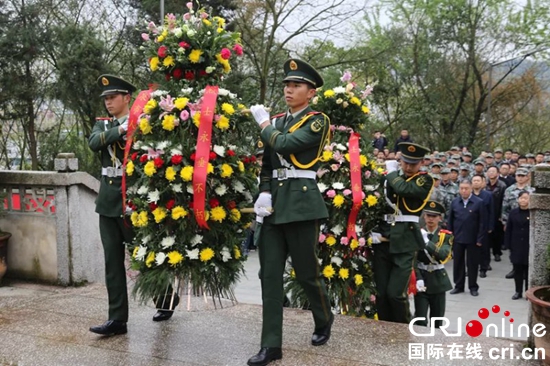 贵州福泉举行祭扫革命烈士活动