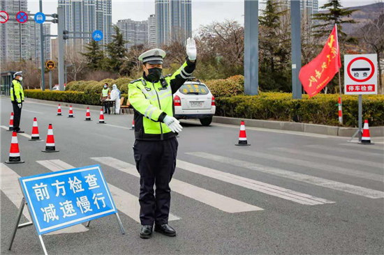 （连云港连云区交警大队供稿 平安江苏列表 三吴大地连云港 移动版）【苏力同心战疫情】连云港交警李乃桂：与妻子同心战“疫”线