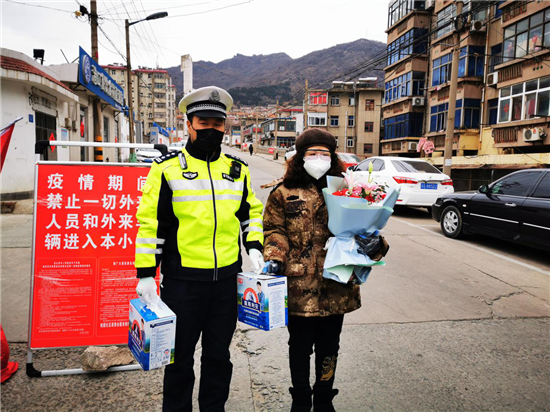 （连云港连云区交警大队供稿 平安江苏列表 三吴大地连云港 移动版）【苏力同心战疫情】连云港交警李乃桂：与妻子同心战“疫”线