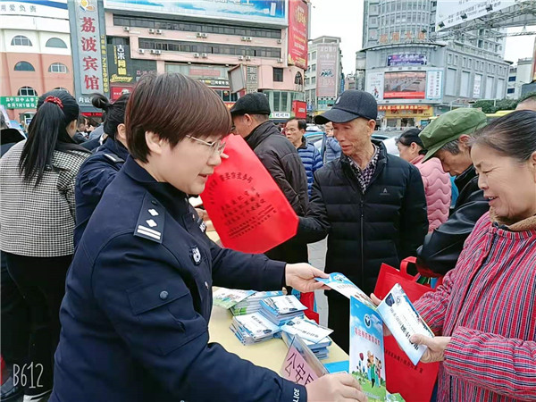 广西各地开展国家宪法日宣传活动（组图）