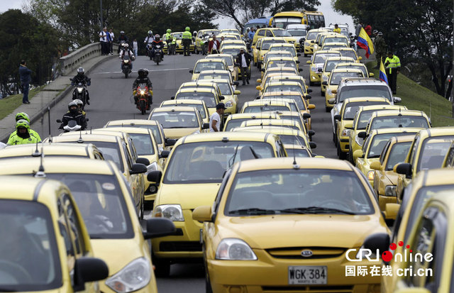 哥伦比亚出租车司机拥堵道路抗议打车软件