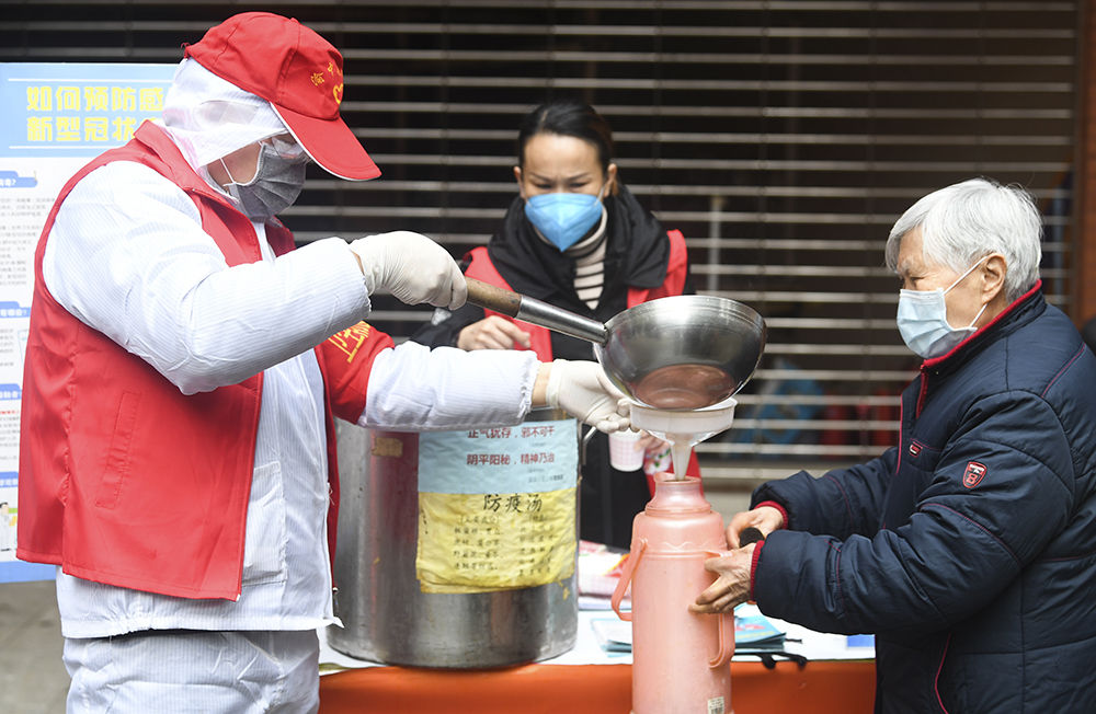 重庆渝中：基层力量守护居民健康