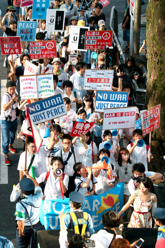 日本5000名高中生上街游行 反对安保法案