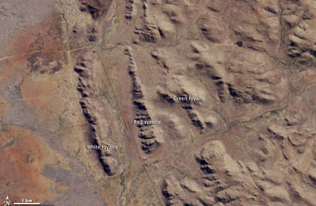 卫星拍到南非神奇正圆形岩石地貌 源自13亿年前火山活动