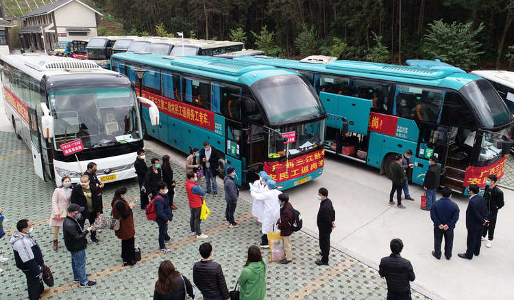 广西三江：“直通车”返岗 “点对点”护航