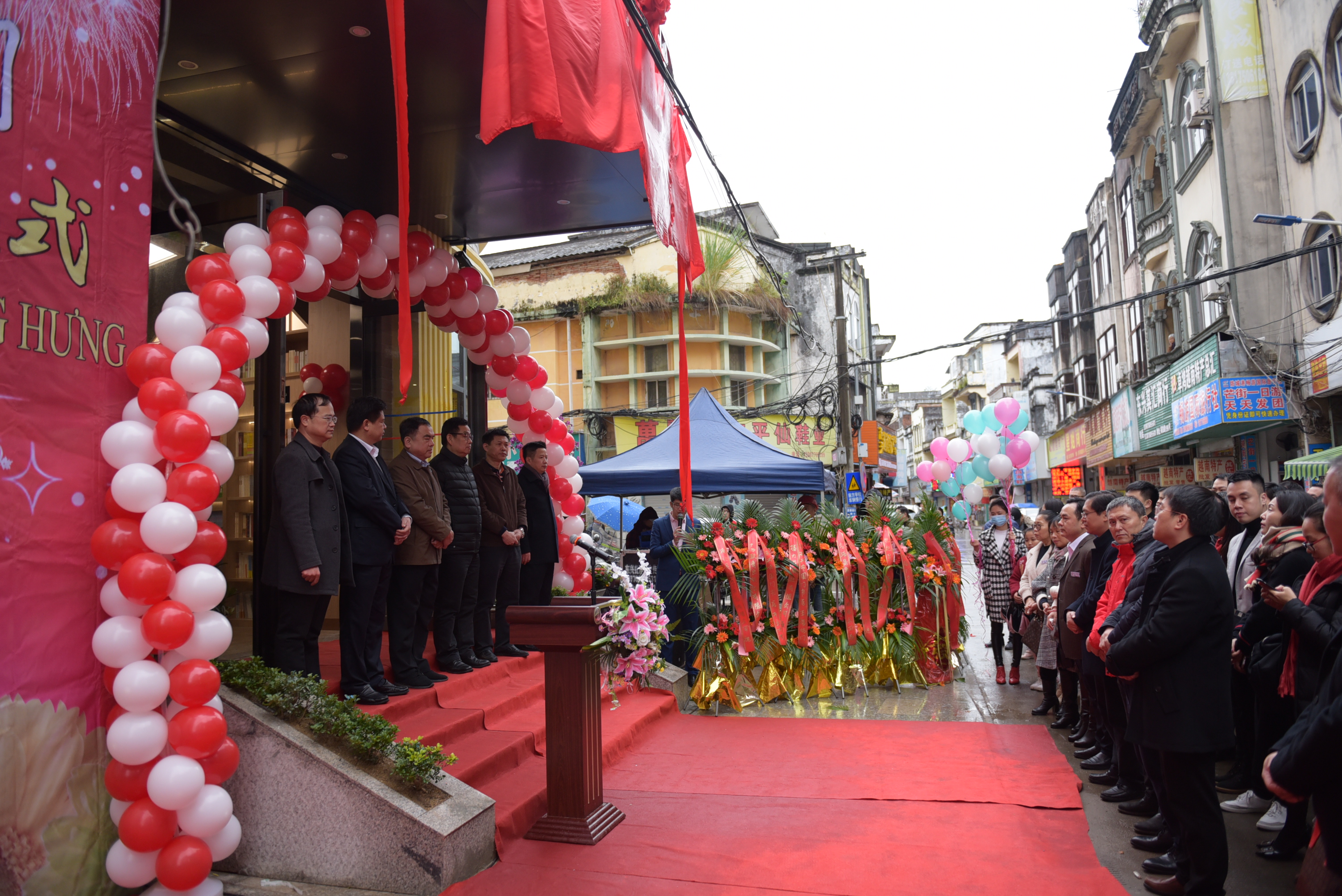 （加急）[唐已审][供稿]防城港市东兴市国门书店融入中越边关风情元素