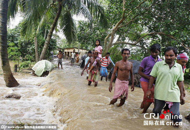 印度洪灾已致200余人丧生 多地沦为泽国