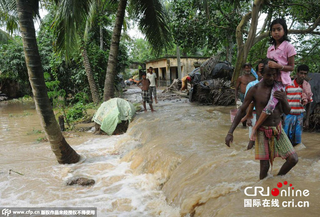 印度洪灾已致200余人丧生 多地沦为泽国