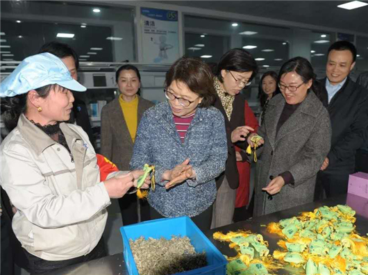 【湖北】【客户稿件】黄冈蕲春“巾帼扶贫工厂”带动妇女稳定脱贫