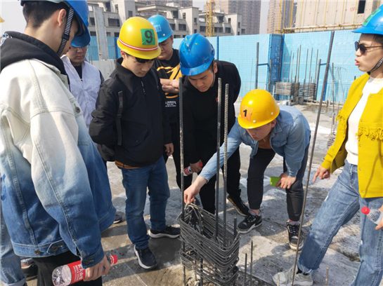 依托校企合作平台 西安建筑科技大学300余名学生走进中建五局项目现场学习