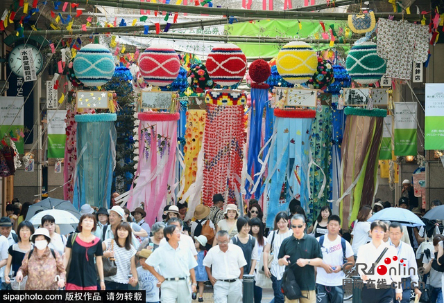 日本仙台彩带飘扬浪漫庆祝七夕节