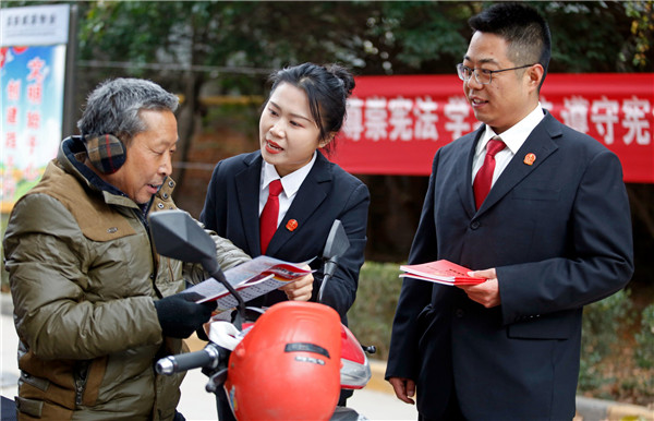 陕西渭南：普法宣传进社区 法治观念入人心