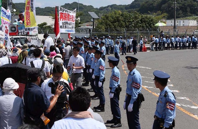 日本时隔4年重启核电站 大批市民集会抗议