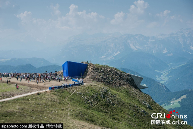 意大利登山家在山顶建博物馆 可俯瞰山川美景