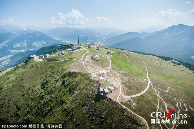 意大利登山家在山顶建博物馆 可俯瞰山川美景